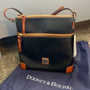 Black Dooney & Bourke Pebble Grain Crossbody - Bran new!